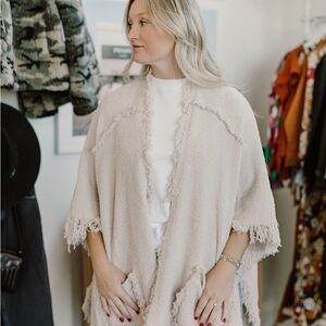 NWT Barefoot Dreams Cozy Chic Fringe Poncho